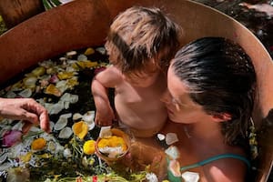 Calu Rivero enseñó el ritual que practicó con su hijo Tao