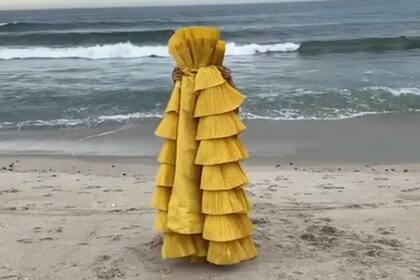 Dignity Rivero volvió a sorprender en las redes: es la protagonista de una pieza artística con un llamativo outfit amarillo