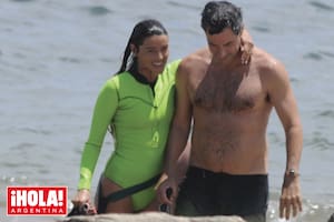 Los descubrimos nadando en aguas abiertas en una alejada playa de José Ignacio