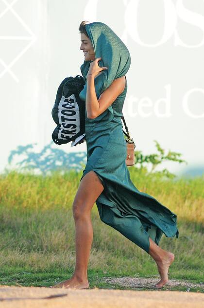 Calu usó un vestido
con capucha de
Margó Baridon,
diseñadora uruguaya
que fabrica sus
prendas “de forma
responsable”