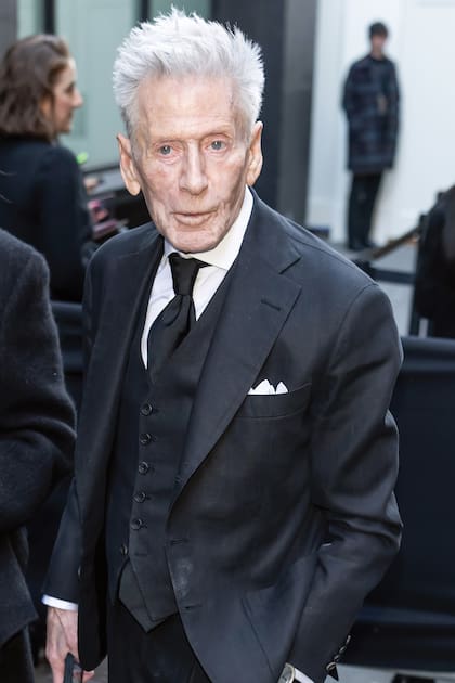 Calvin fue el segundo de los tres hijos de un matrimonio judío, cuyo padre era originario de Hungría y dueño de una tienda de alimentos en Harlem, mientras que su mamá, ama de casa, era hija de una modista, de quien aprendió a dar sus primeras puntadas.