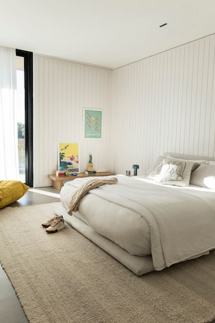 Cama baja tipo tatami japonés hecha a medida.