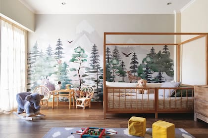 Cama (Estudio Kiwi). Mural (Raw Murales). Alfombra (Multiply). Mesa y sillas (Calma Bambini).