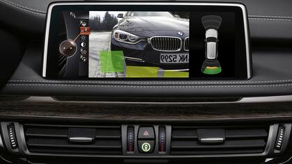 Cámara de visión trasera y sensores de estacionamiento