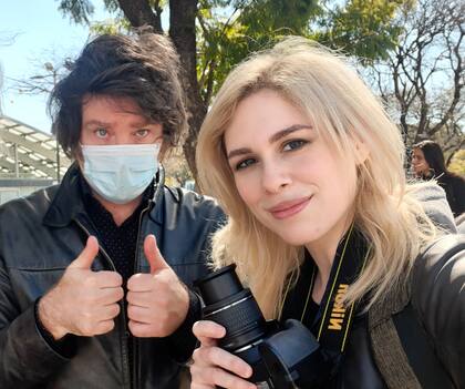 Cámara en mano, como fotógrafa oficial de Javier Milei