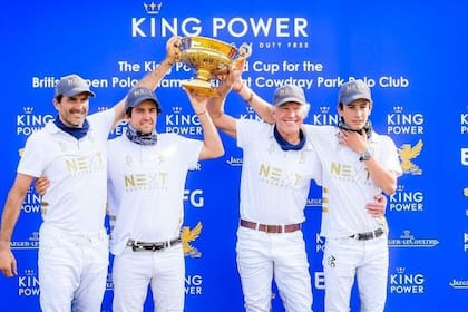 Cambiaso con Diego Cavanagh, y del otro extremo, Poroto: campeones del British Open 2020