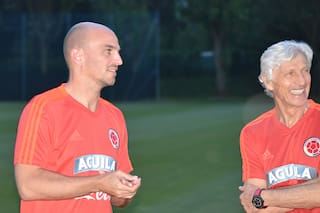 Esteban Cambiasso se sumó al cuerpo técnico de Pekerman en Colombia