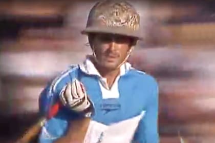 Cambiaso con casco gris en la final de Palermo del 2001