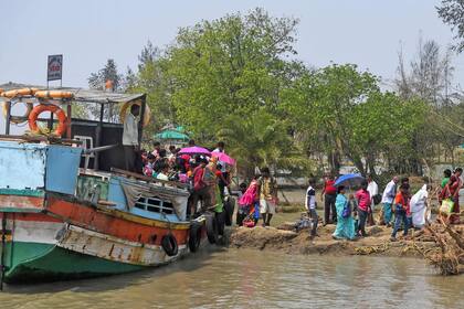 Los vecinos de Ghoramara temen que ayer haya siso su último voto en las elecciones indias antes de que su isla desaparezca bajo las aguas del golfo de Bengala, víctima del cambio climático