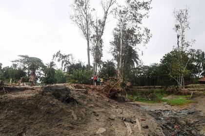El profesor jubilado Satish Chandra Jana, de 75 años, ha vivido toda su vida en Ghoramara pero está desanimado; "No tengo ganas de irme de este lugar. Mi corazón y la historia de mi vida están conectados a esta isla"