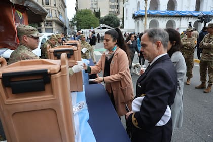 Cambio de guardia en Plaza de Mayo luego del Tedeum, durante la conmemoración del 25 de Mayo.