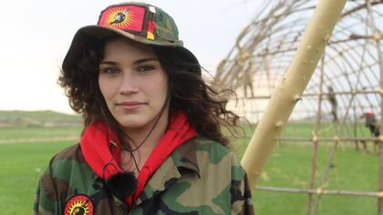 Cambria Harris busca a su madre e intenta romper lo que considera es un trauma intergeneracional