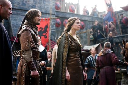 Camelot en una de sus muchas versiones: la serie homónima de 2011, con Eva Green como Morgan Le Fey