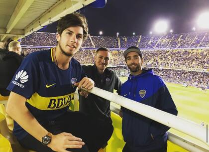 Cameron Norrie en la Bombonera, en 2017, junto con su entrenador argentino, Facundo Lugones.