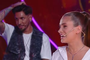 Cami Homs sonríe, mientras José Sosa mira de manera desafiante a Lizy Tagliani