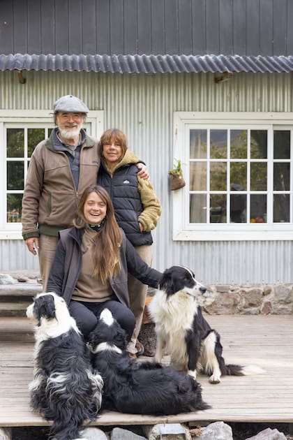 Cami Smart, con sus padres Jaime y Josie en el deck de La Josefina
