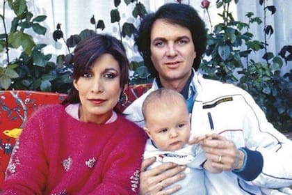 Camilo junto a Camilín y la mexicana Lourdes Ornelas, una fan del cantante que logró conquistarlo, pero la relación no terminó en buenos términos