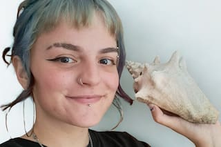 Es “la chica del acuario” y muestra su día a día con erizos, anémonas y peces raros