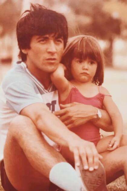Camila, de 3 años, junto a su padre, Marcos Gastaldi.