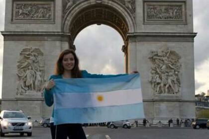 Camila en el Arco del Triunfo