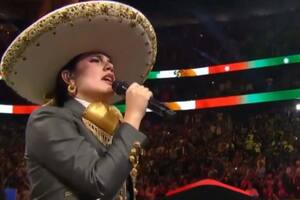 Camila Fernández interpretó el Himno de México antes de la pela entre Canelo Álvarez y Edgar Berlanga en Las Vegas