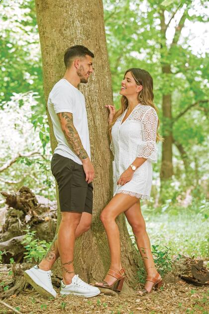 Camila Galante y Leandro Paredes también se conocen desde la adolescencia. Mientras él acaba de lograr su pase a la Juventus de Italia, ella lanza una nueva línea beauty