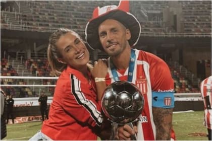Camila Homs celebró junto a José Sosa la obtención del campeonato de Estudiantes