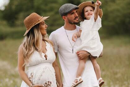 Camila Homs y Rodrigo De Paul en familia