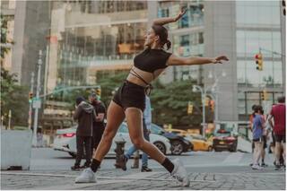 Llegó a EE.UU. para cumplir su sueño y hoy deslumbra con su talento en un musical