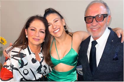 Camila junto a Gloria Estefan y Emilio Estefan (Foto: Instagram @cardonacami)