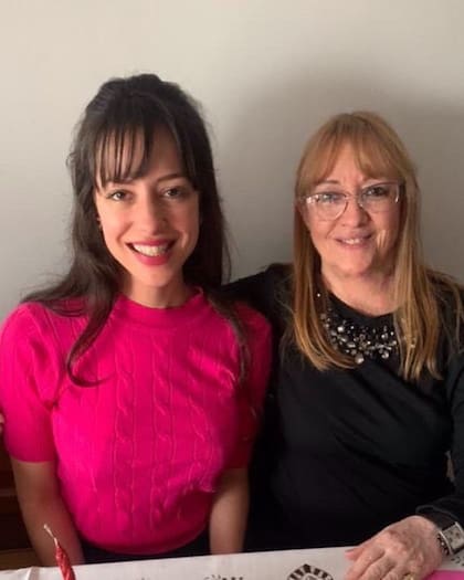 Camila junto a su madre, María Eugenia, durante un cumpleaños