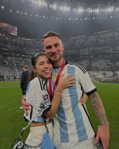 Camila Mayan y Alexis Mac Allister luego de la coronación de la selección argentina
Foto: INSTAGRAM / @camimayan
