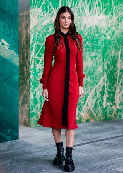 Reconocida formalmente como novia de Leo DiCaprio y con su carrera de actriz en ascenso, los diseñadores mueren por tener a Camila Morrone en su primera fila. Esta edición, eligió ir al desfile de una sola marca: Coach.