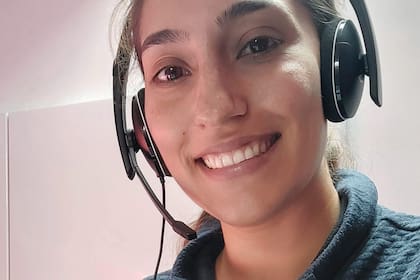 Camila nació en Capital Federal, a los 5 años se mudó a Villa Regina, Río Negro, ciudad situada a 50 km de General Roca, donde estudió.