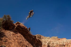 Una argentina rompe los límites del ciclismo freeride en el desierto de Utah