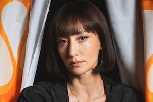 Tiene 33 años, está en la serie más vista de Netflix y protagoniza unas jugadas escenas con la China Suárez