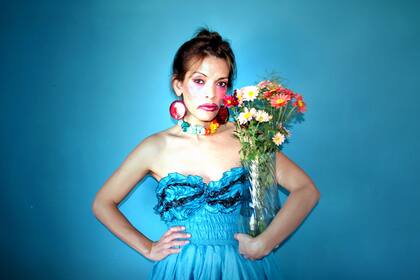 Se hizo conocida por su actuación en la película Mía (2011), con Rodrigo de la Serna, donde interpretaba a una joven