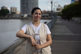 Consiguió un trabajo en blanco y con su primer sueldo fue al súper y emocionó a su papá