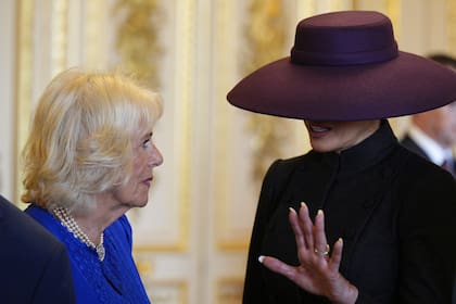 Camilla habla con Melania Trump