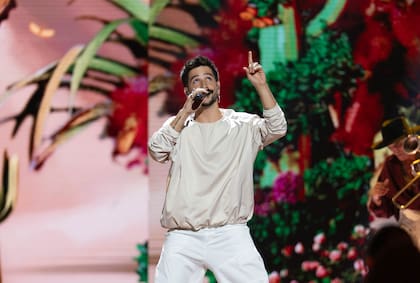 Camilo interpretó “Mi corazón” y “Una vida pasada“