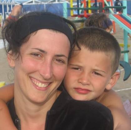 Camilo Rey Domenech de chico, junto con su madre, Martina Domenech, en una foto que compartió en su Instagram.