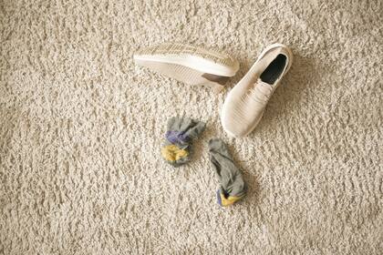 Caminar descalzo mejora nuestro equilibrio y fortalece los músculos del pie.