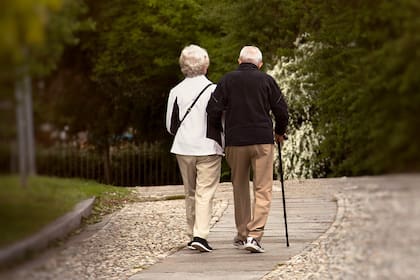 Caminar es un deporte de bajo impacto que ayuda a bajar de peso