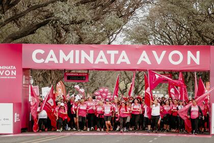 Caminata Avon para ganarle al cáncer de mama.