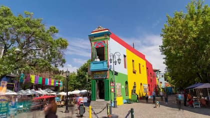 Caminito es uno de los paseos más emblemáticos de la Ciudad y uno de los atractivos imperdibles para quienes la visitan. 