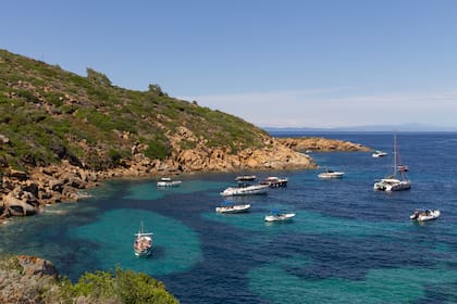 Camino por la costa para llegar a la playa