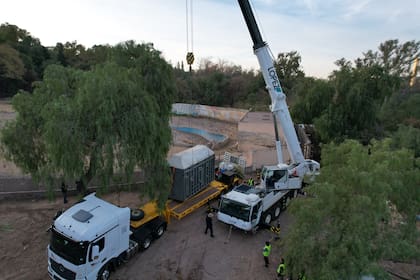 Camión grúa en acción