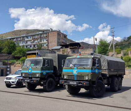 Camiones militares rusos en la ruta que va de Ereván a Goris