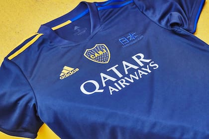 Uno de los tantos modelos especiales que sacó Boca a la venta con Qatar Airways como sponsor: en este caso, el homenaje a la Intercontinental ganada frente al Real Madrid en 2000