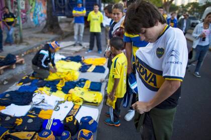 Camisetas, nada originales, a $ 200; un gasto extra